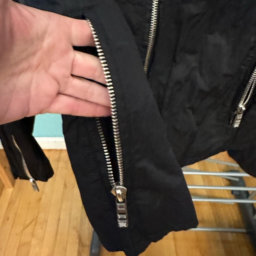 Thin Jacket Nylon Black New Condition - image 2